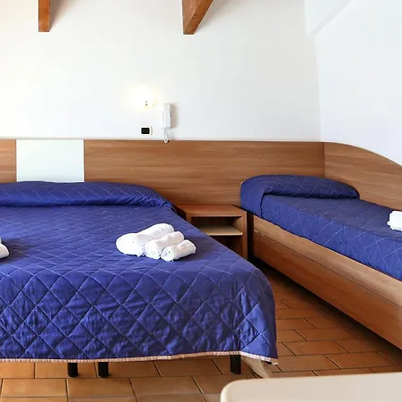 Edera - In Pieno Centro A Pochi Passi Dal Mare