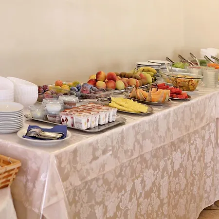 Edera - In Pieno Centro A Pochi Passi Dal Mare Riccione