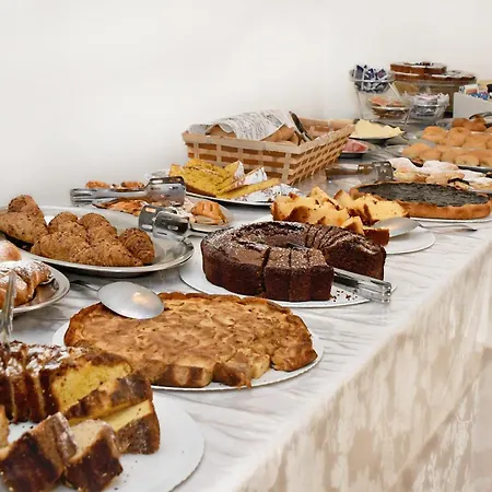 Edera - In Pieno Centro A Pochi Passi Dal Mare * Riccione