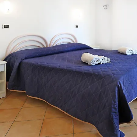 Edera - In Pieno Centro A Pochi Passi Dal Mare