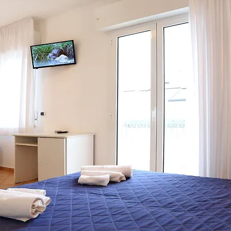 Edera - In Pieno Centro A Pochi Passi Dal Mare Otel Riccione