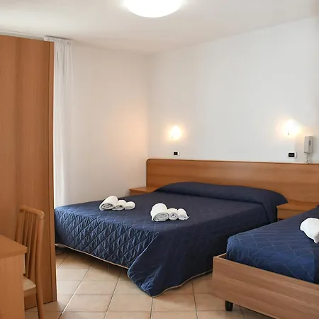 Edera - In Pieno Centro A Pochi Passi Dal Mare Riccione