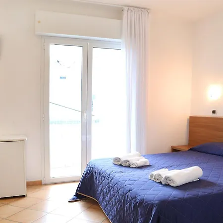 Edera - In Pieno Centro A Pochi Passi Dal Mare