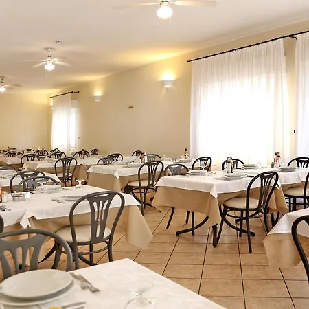 Edera - In Pieno Centro A Pochi Passi Dal Mare Hotel