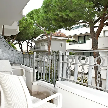 Edera - In Pieno Centro A Pochi Passi Dal Mare Riccione