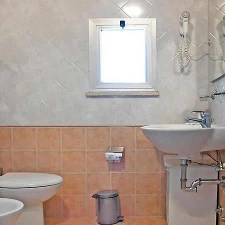 Edera - In Pieno Centro A Pochi Passi Dal Mare