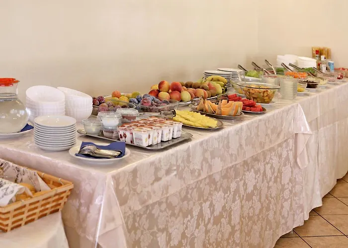 Edera - In Pieno Centro A Pochi Passi Dal Mare 리치오네