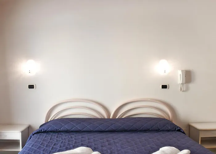 Edera - In Pieno Centro A Pochi Passi Dal Mare Otel