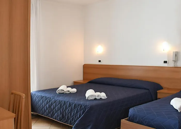 Edera - In Pieno Centro A Pochi Passi Dal Mare 리치오네