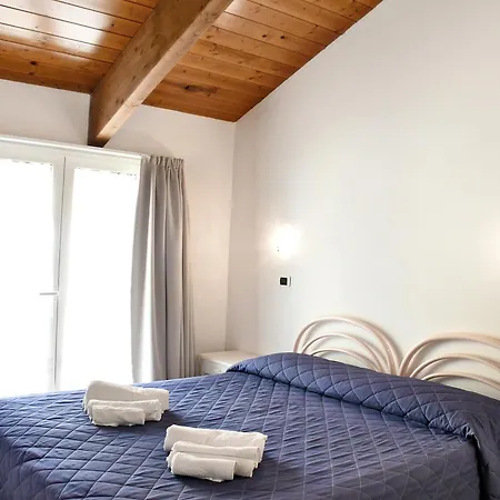 Edera Hotel *