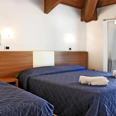 Edera - In Pieno Centro A Pochi Passi Dal Mare Riccione