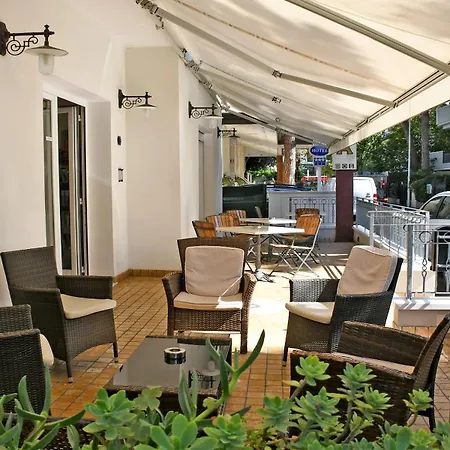 Edera - In Pieno Centro A Pochi Passi Dal Mare *