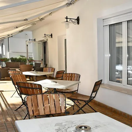 Edera - In Pieno Centro A Pochi Passi Dal Mare Riccione