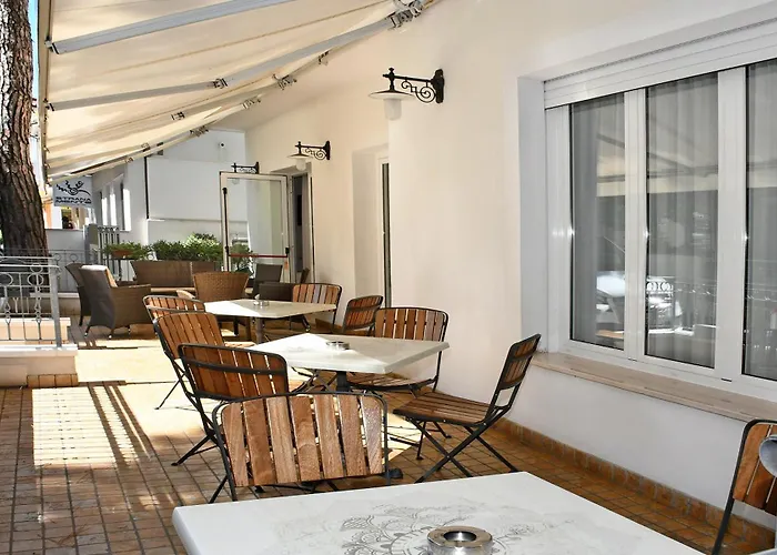 Edera - In Pieno Centro A Pochi Passi Dal Mare Riccione