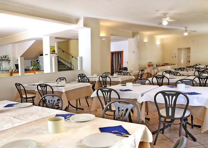 Edera - In Pieno Centro A Pochi Passi Dal Mare * Riccione