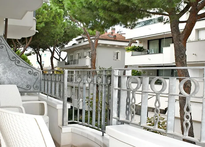 Edera - In Pieno Centro A Pochi Passi Dal Mare Riccione