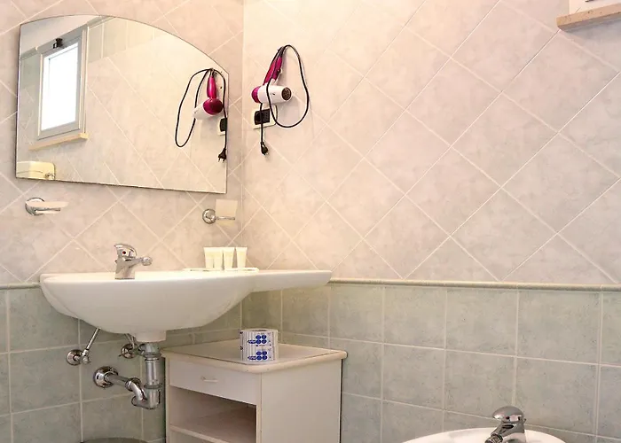 Edera - In Pieno Centro A Pochi Passi Dal Mare Hotel *